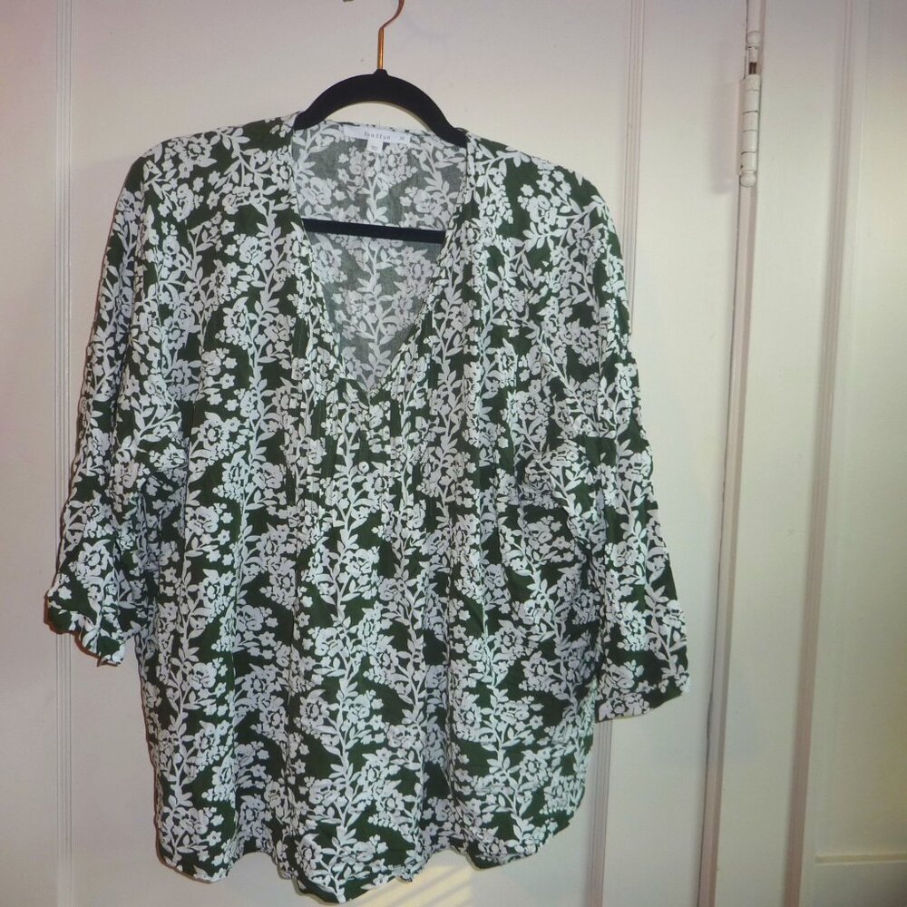 Green and white blouse 3/4 sleeve